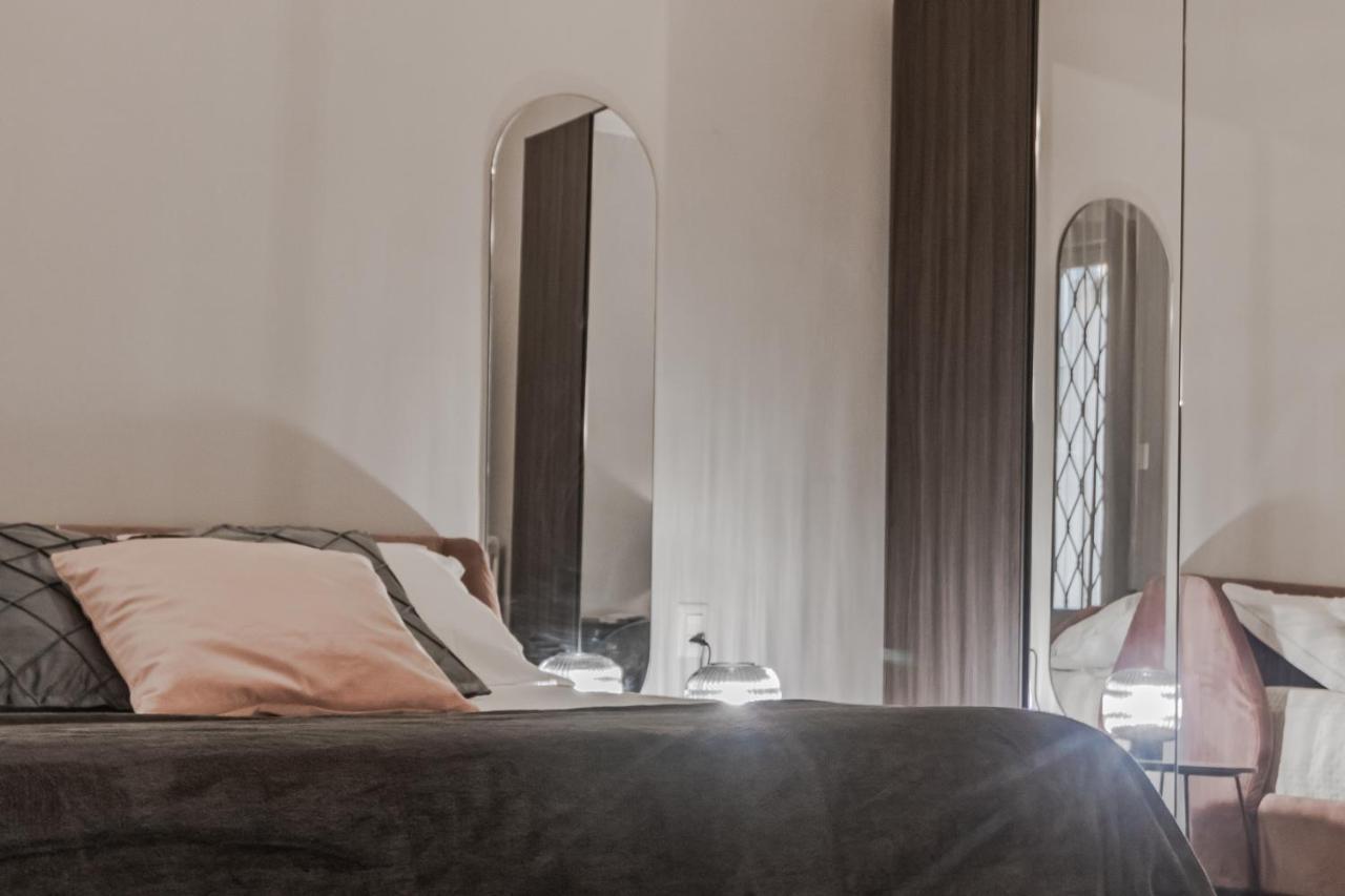 5 Min Historic Center Luxury White Lotus Mansion Appartement Como